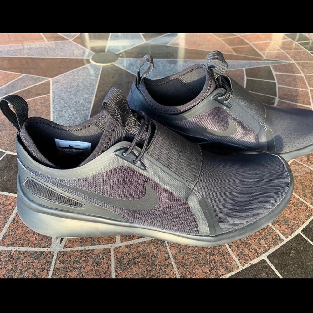 Nike current slip